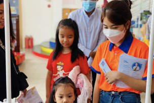 ĐẾN FAHASA, RỦNG RỈNH RINH QUÀ